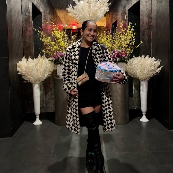 Meet your Posher, Jasmine. Fashionista since birth - Picture 9 of 16